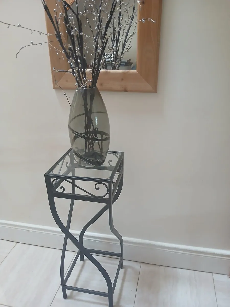 Glass top corner table - Image 1