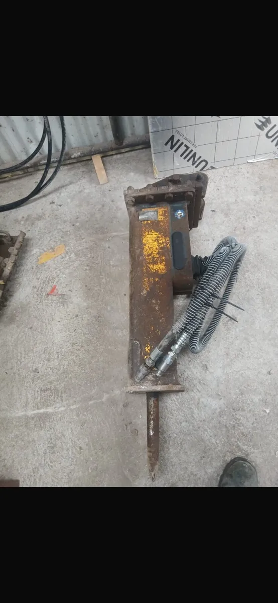 Rock breaker - Image 1