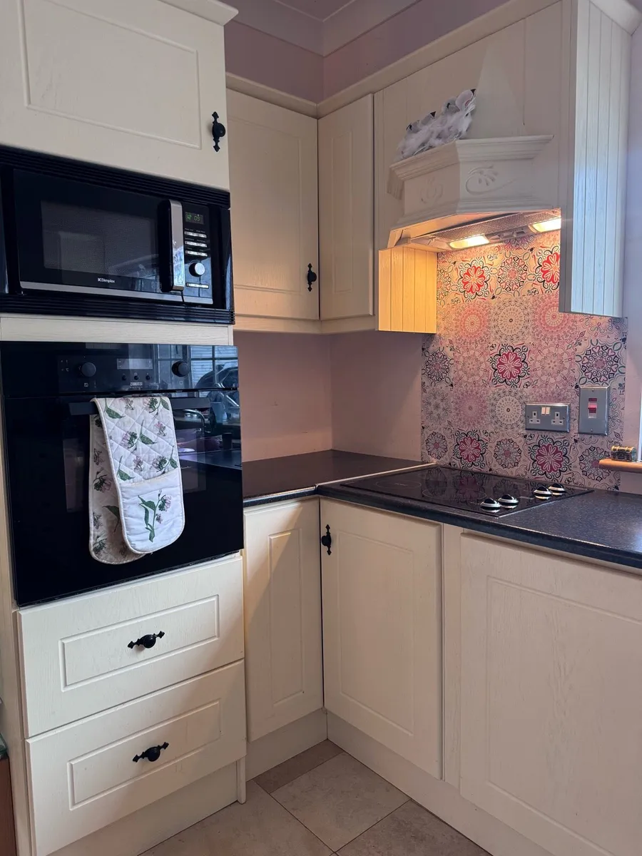 Kitchen unit & electrical appliances - Image 4