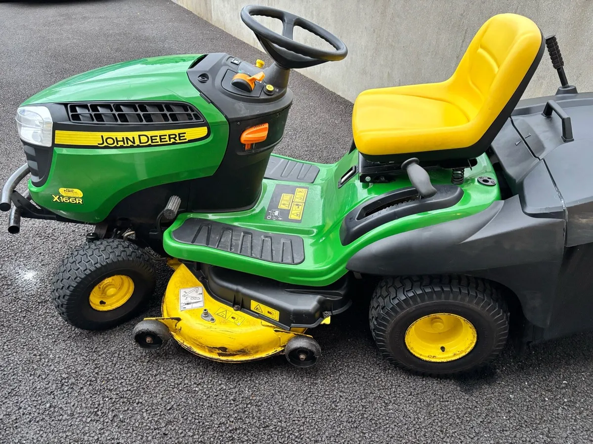 2019 John Deere X166R Ride On Lawnmower - Image 2