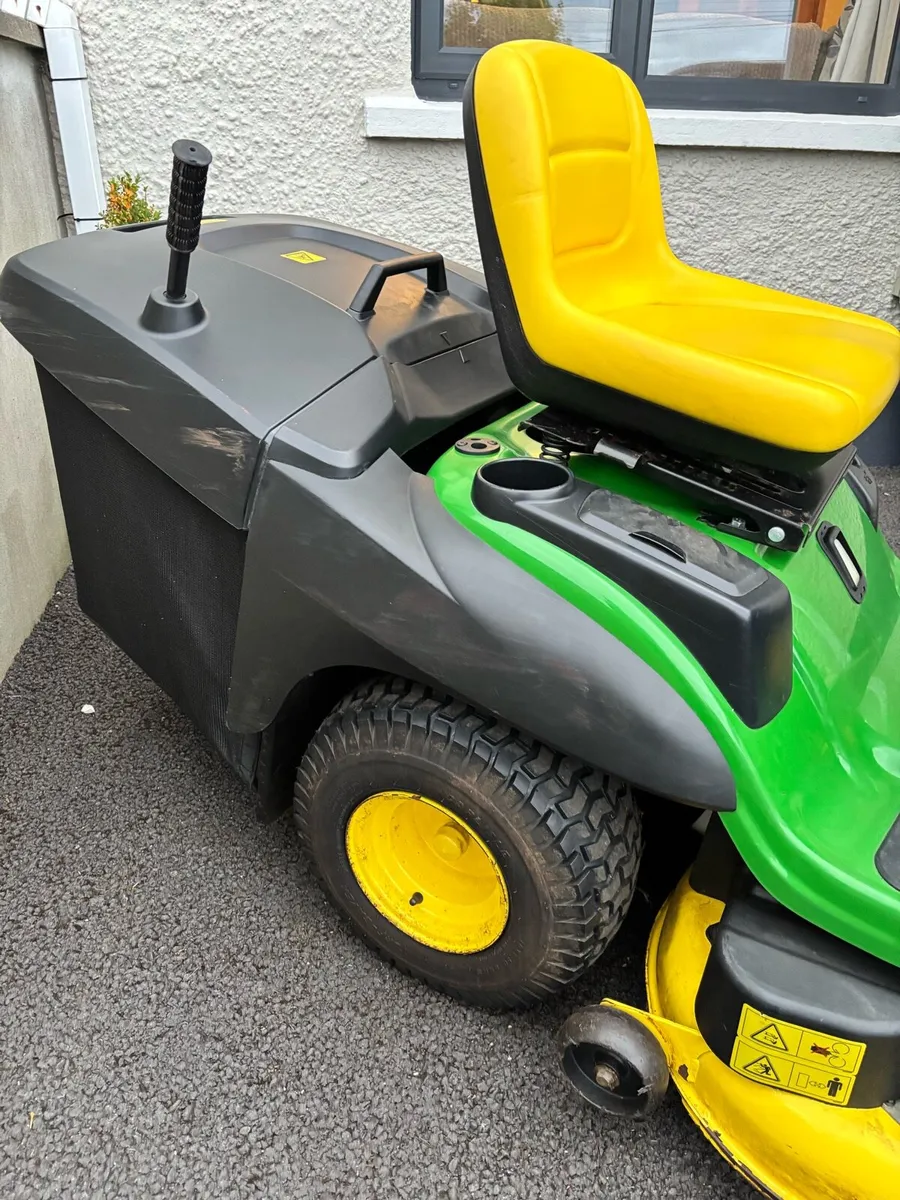2019 John Deere X166R Ride On Lawnmower - Image 4