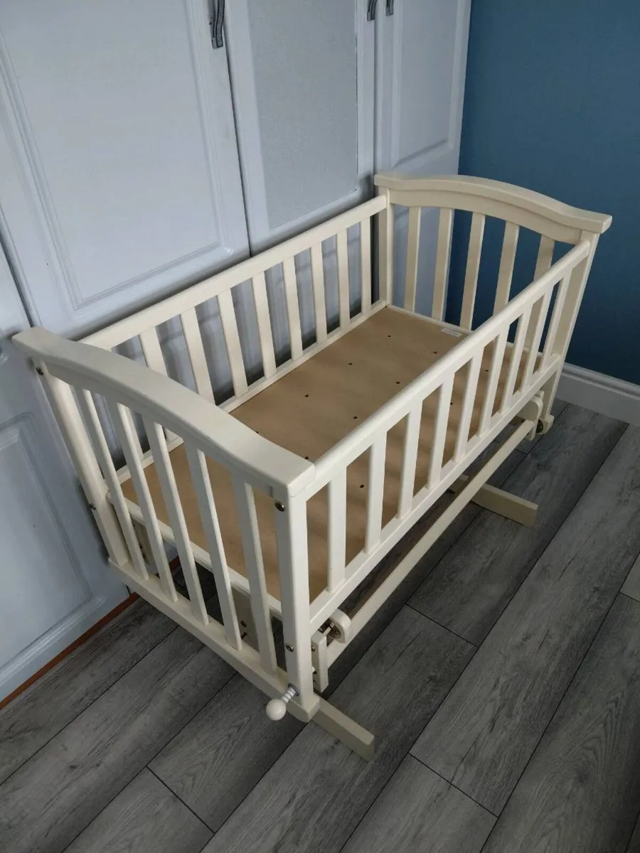 Baby cot - Image 1