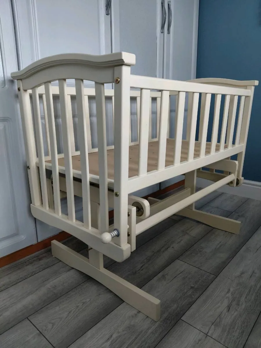 Baby cot - Image 2