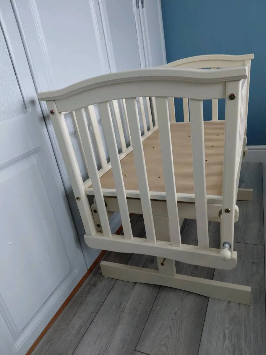Baby cot - Image 3