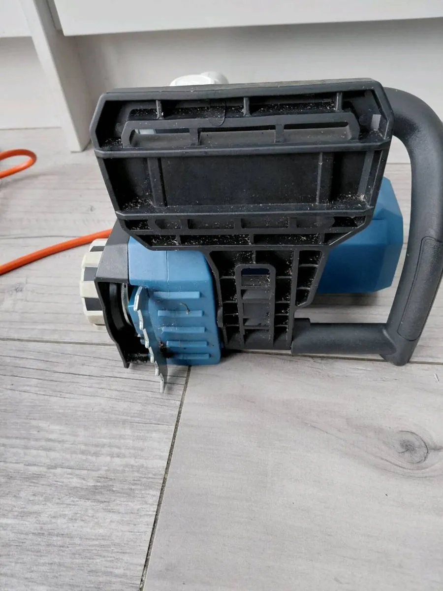 Chainsaw - Image 4