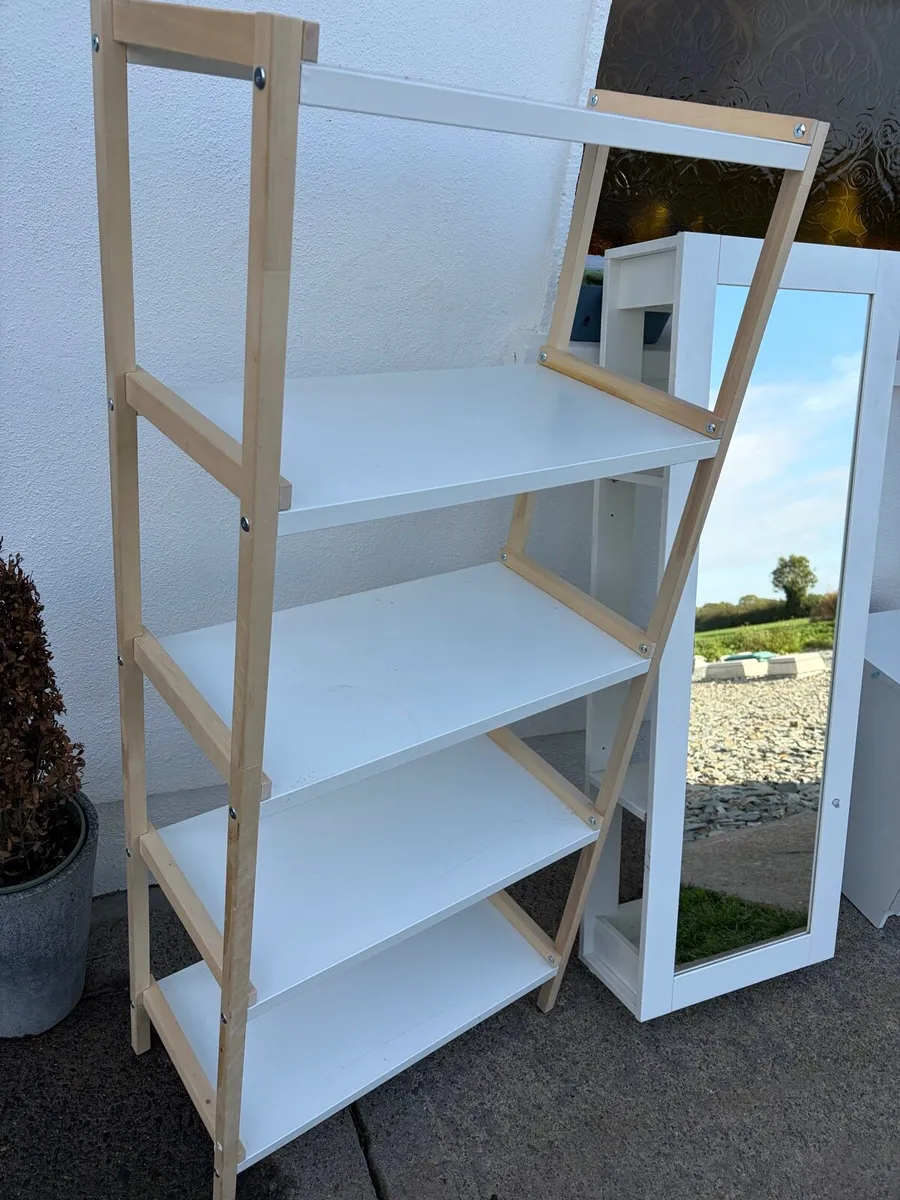 book shelf like new €60 - Image 2