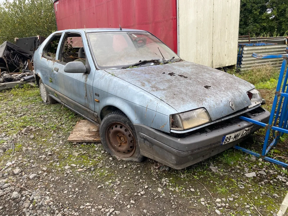 Renault 19 Parts - Image 1