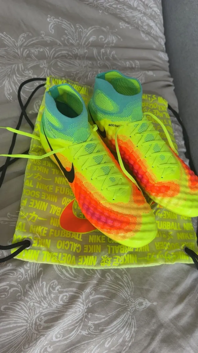 Nike Magista obra football boots - Image 1