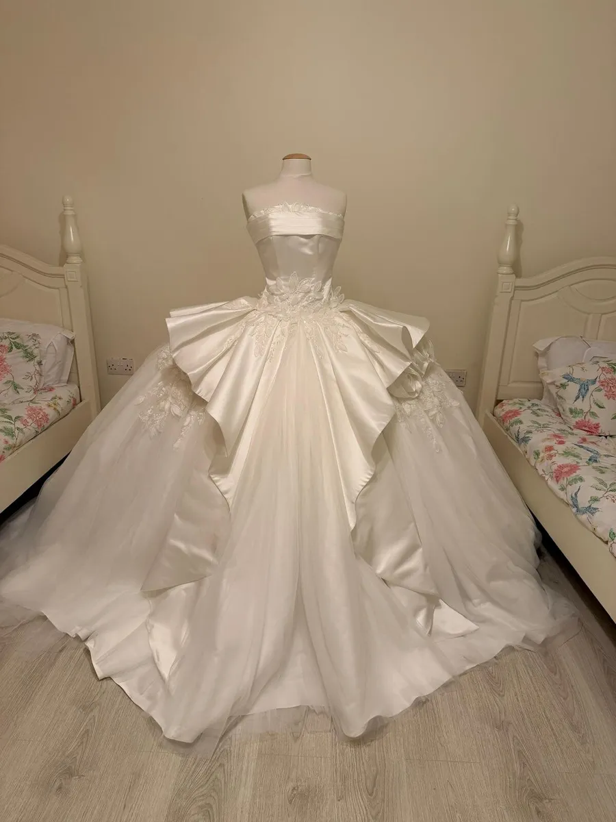 Wedding dress - Image 1