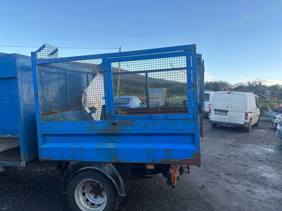 Caged tipping crate - Image 1