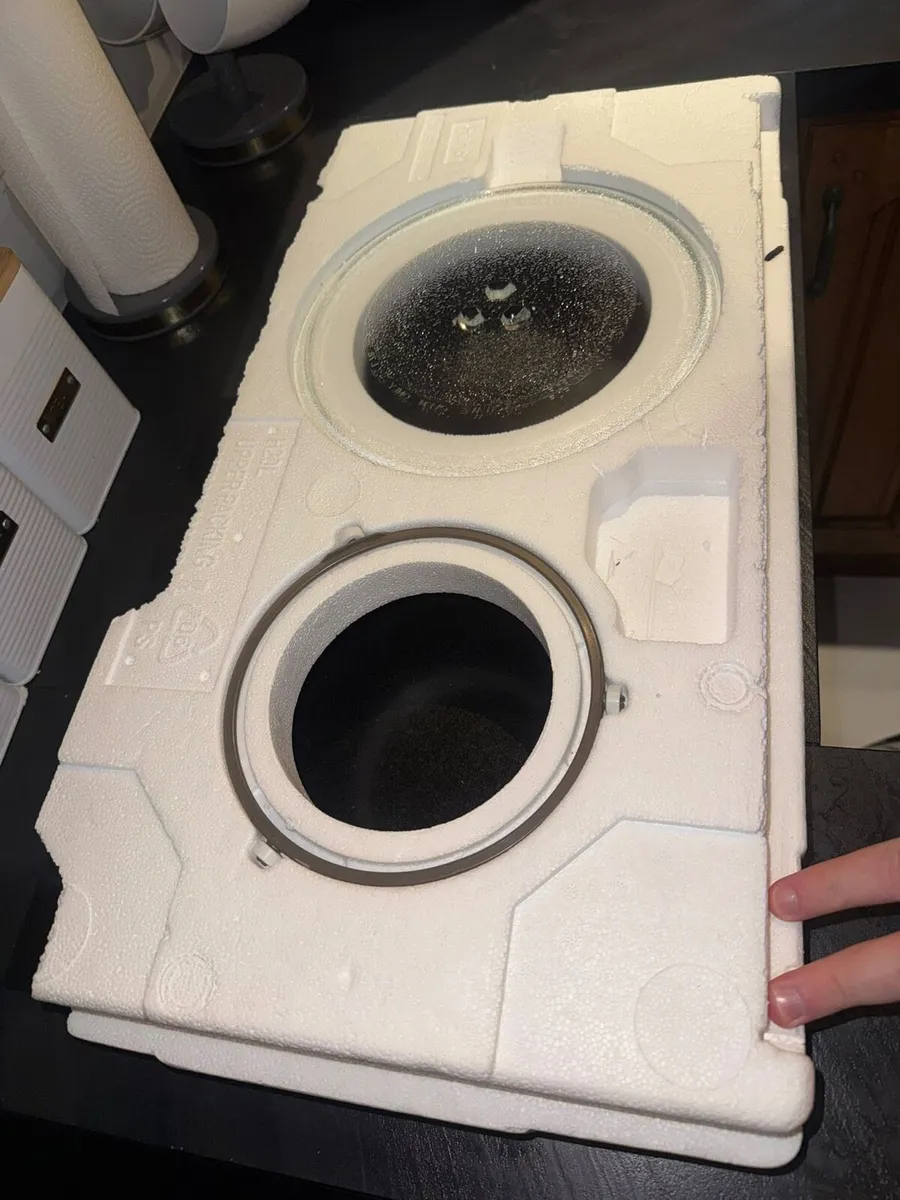 Bosch Built in Microwave - Image 4