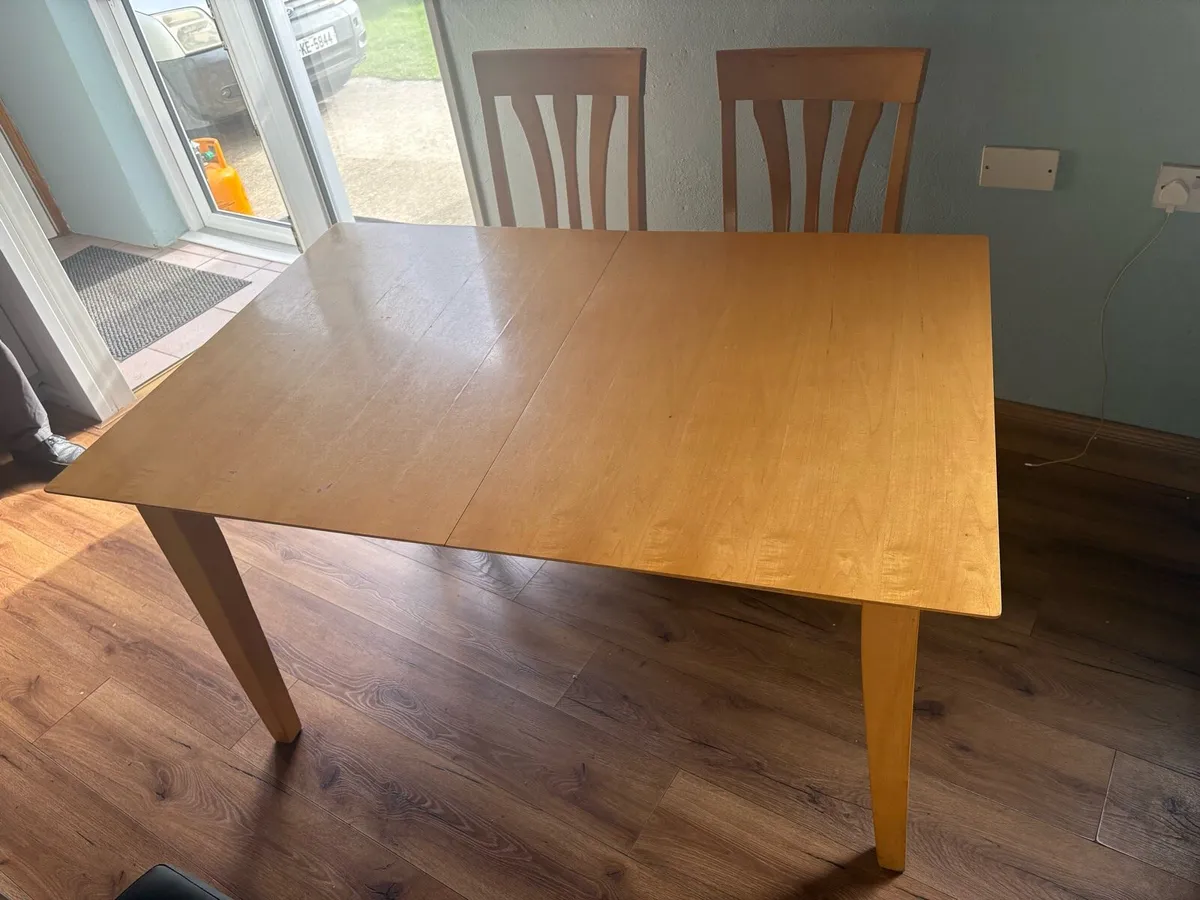 EXTENDABLE WOODEN DINING TABLE & 5 CHAIRS – - Image 2