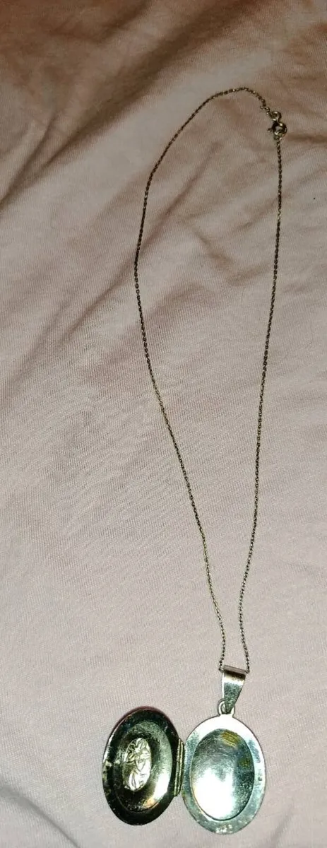 Sterling silver locket pendant on chain - Image 1