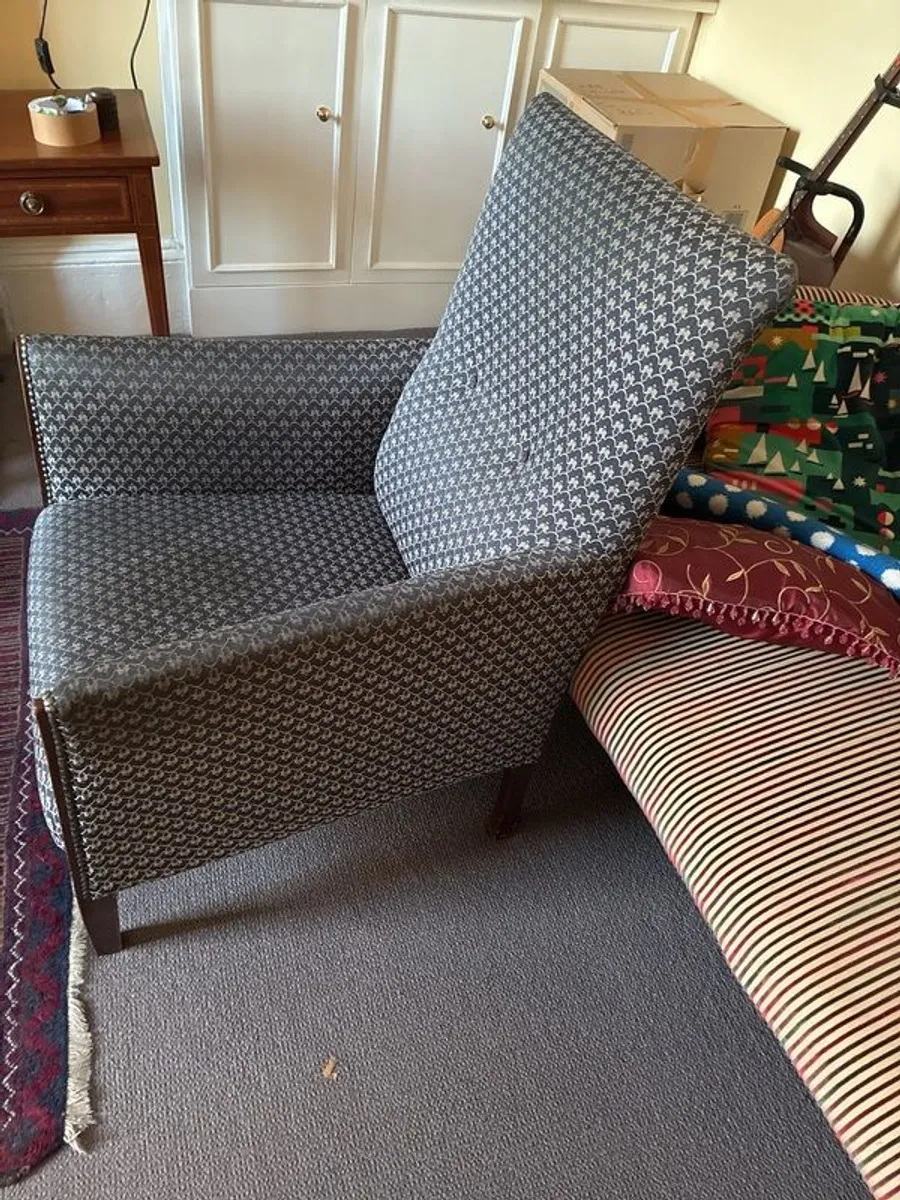 small armchair - Image 1