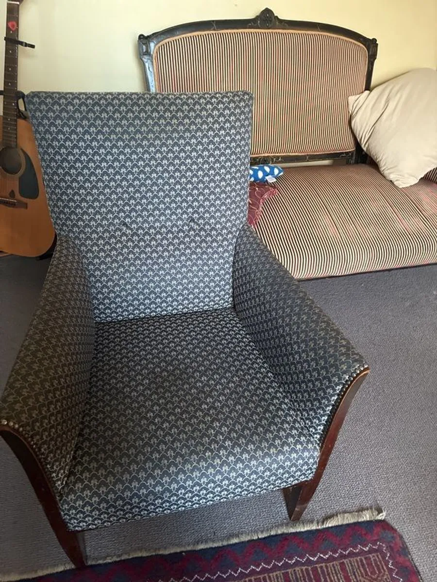 small armchair - Image 2