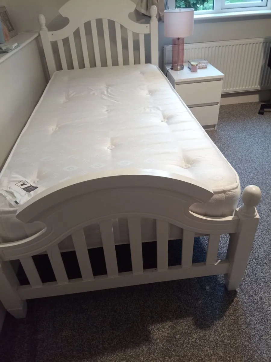Single bed - Image 2
