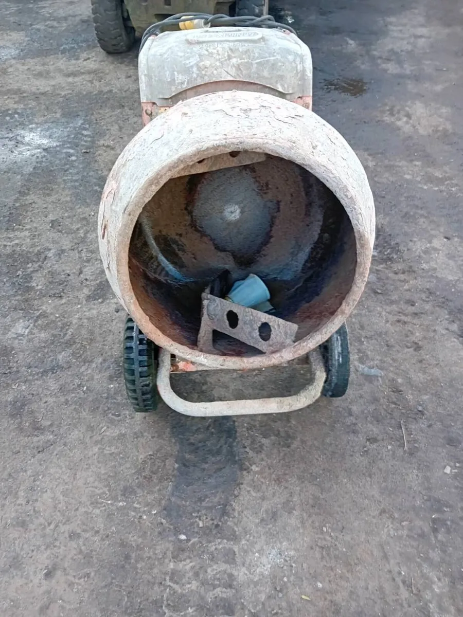 110v Bell Cement Mixer with 110 box - Image 2