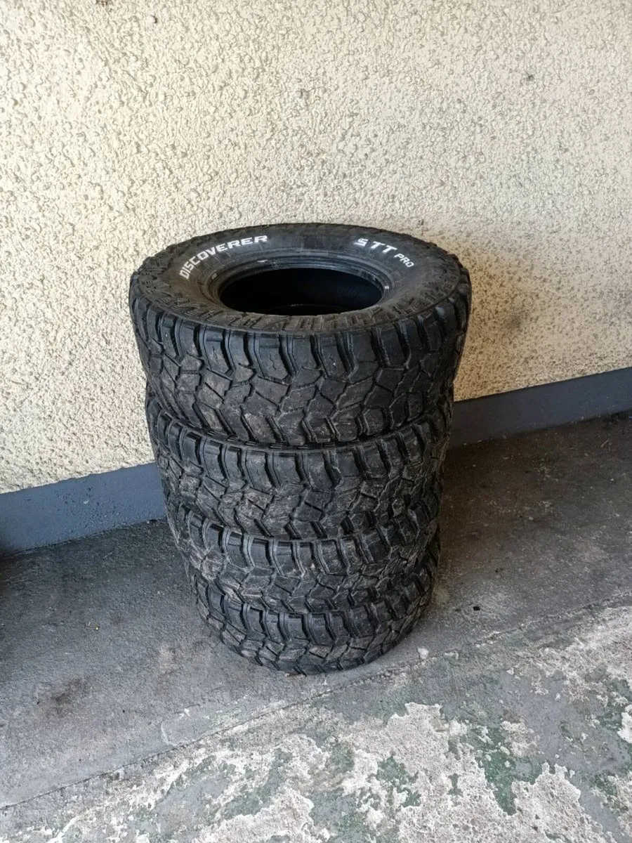 Cooper Discovery STT Pro 285/75 16 tyres - Image 1