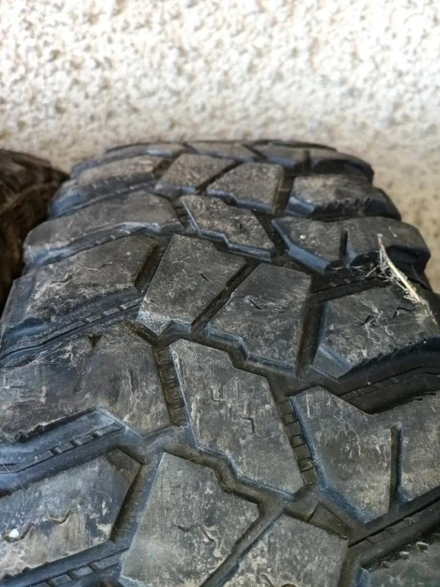 Cooper Discovery STT Pro 285/75 16 tyres - Image 4