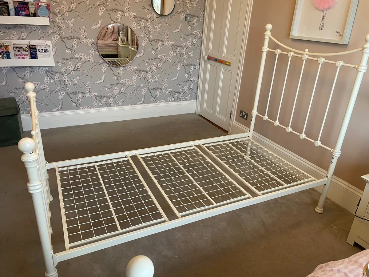 2 x single beds - Image 4