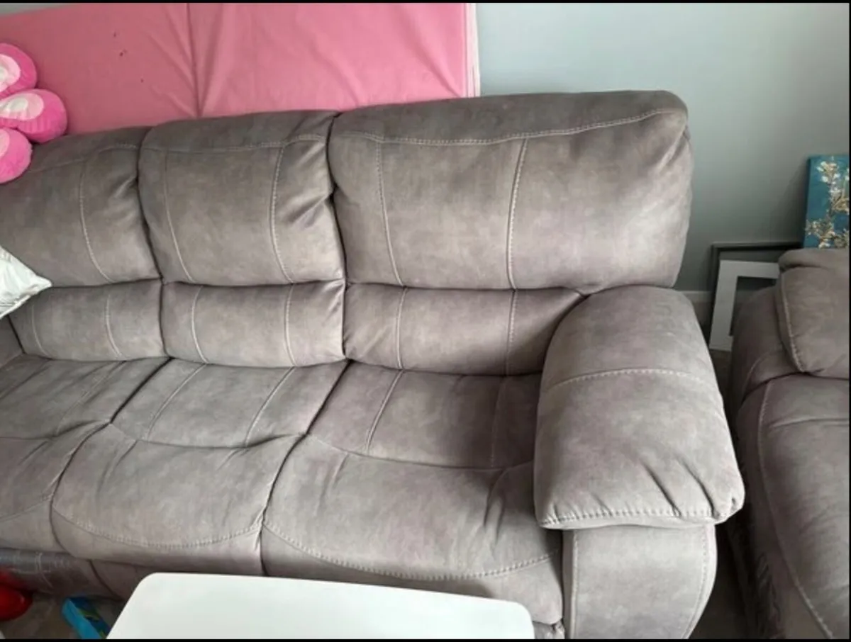 Ezliving Furniture Bradford 3 Seater recliner - Image 2