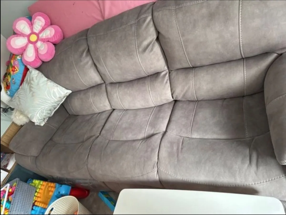 Ezliving Furniture Bradford 3 Seater recliner - Image 3