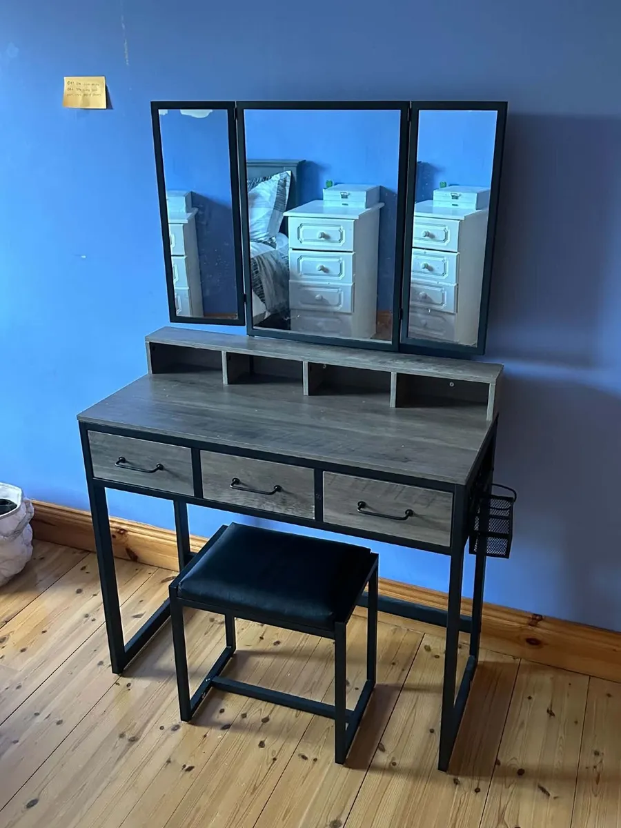 Makeup Dressing Table