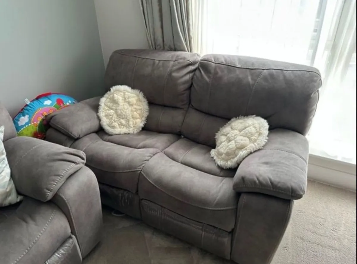 Ezliving furniture bradford 2 seater recliner
