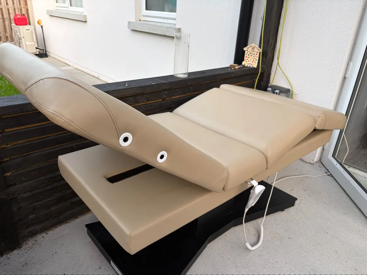 Vertical lift massage table - Image 3