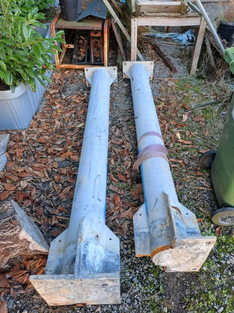 Steel post, well pump and layflat - Image 1