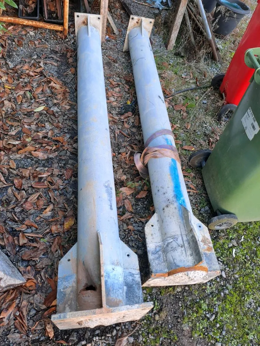 Steel post, well pump and layflat - Image 2