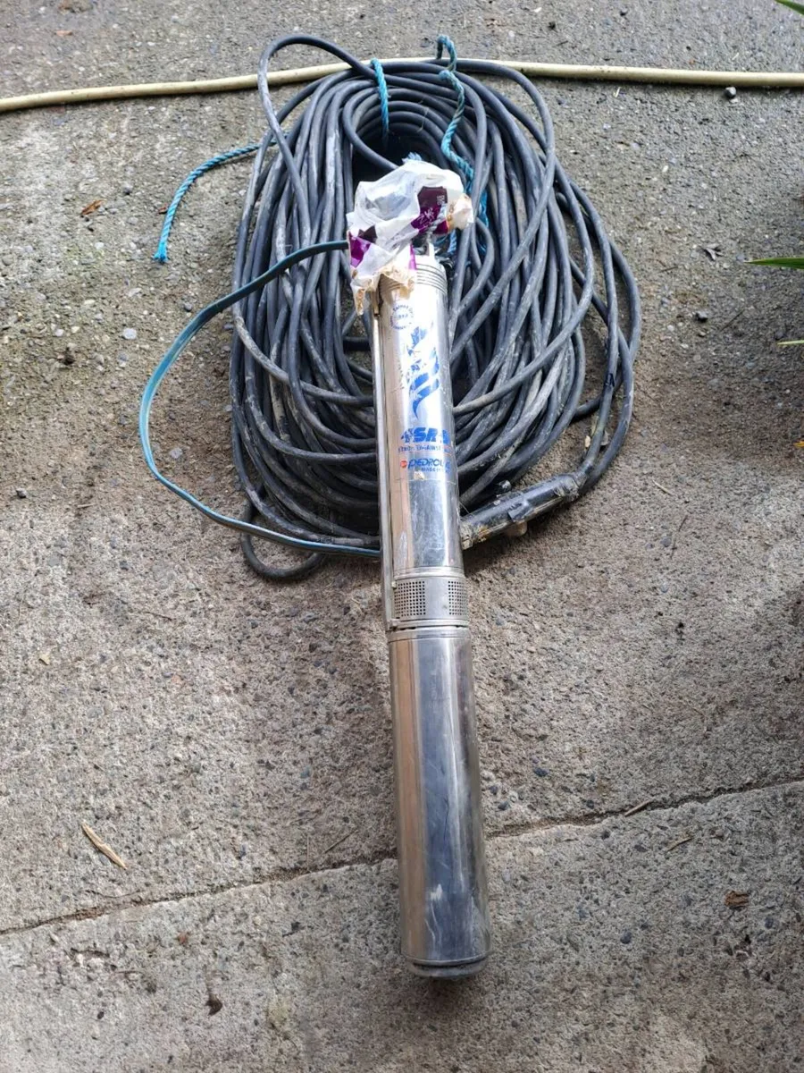 Steel post, well pump and layflat - Image 4