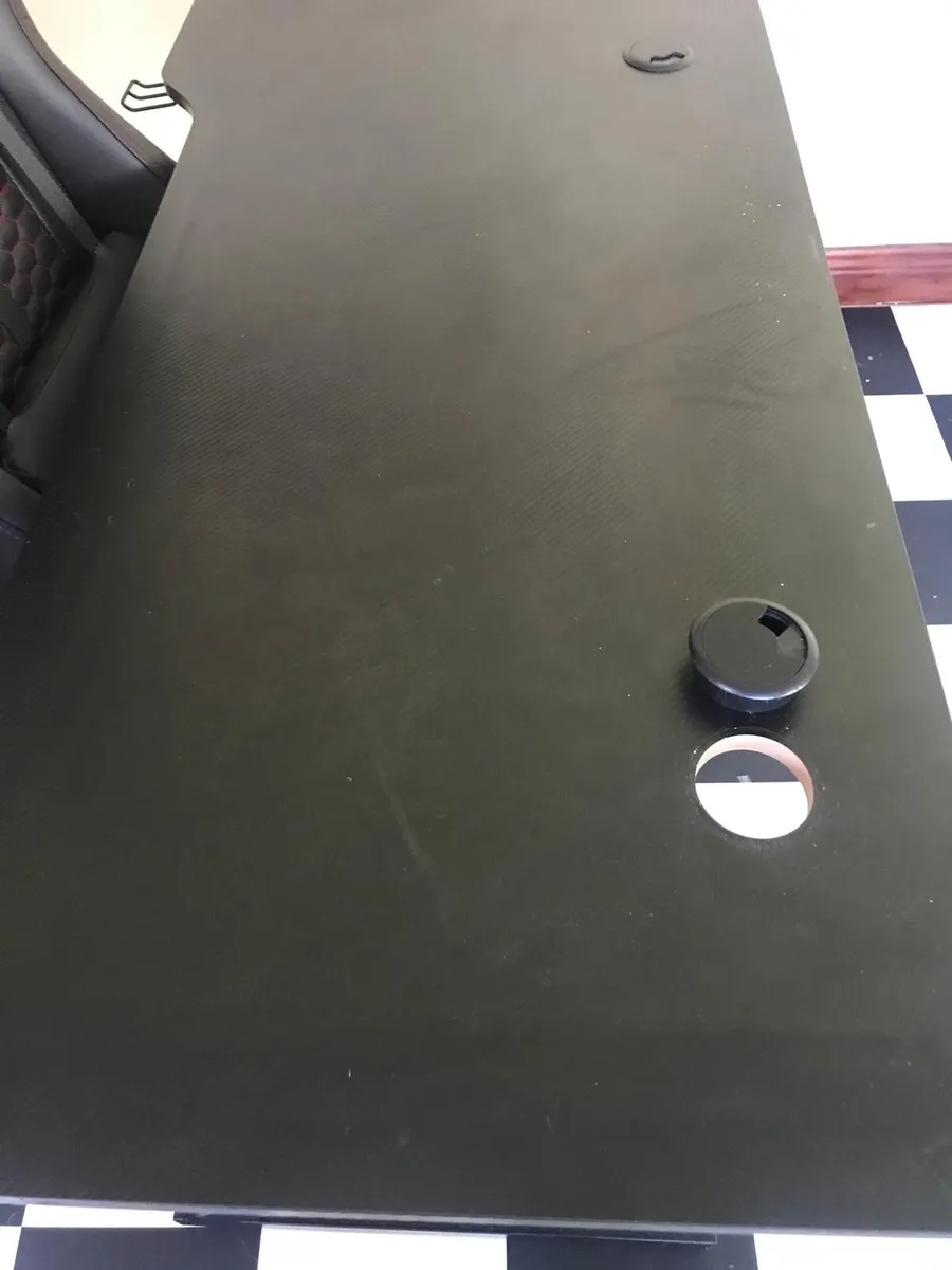 Gaming table and chair - Image 4