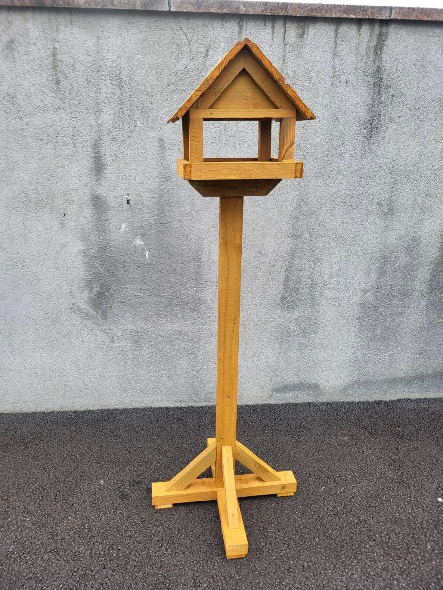 Bird table - Image 1