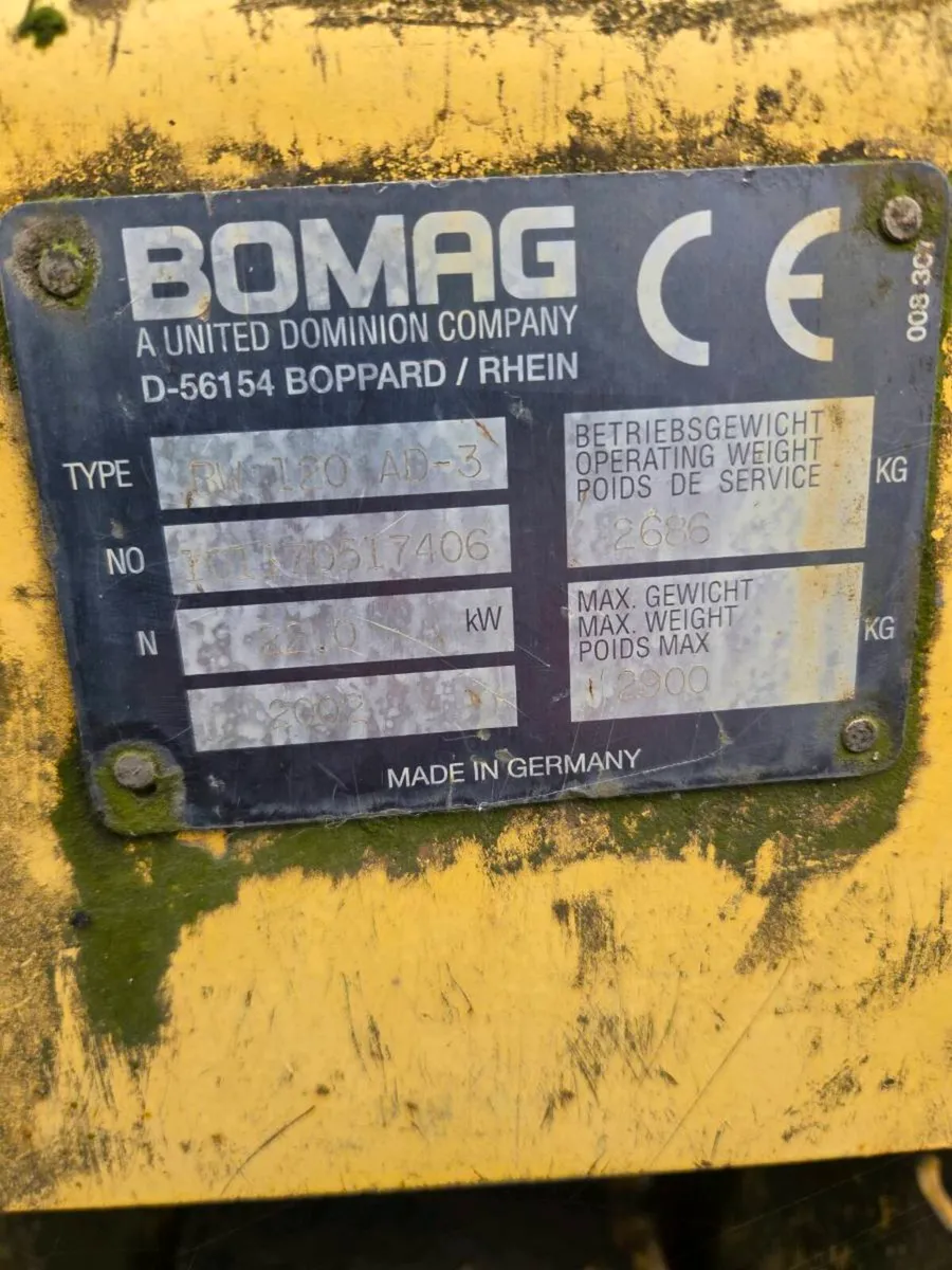 Bomag 120 vibrating roller - Image 3