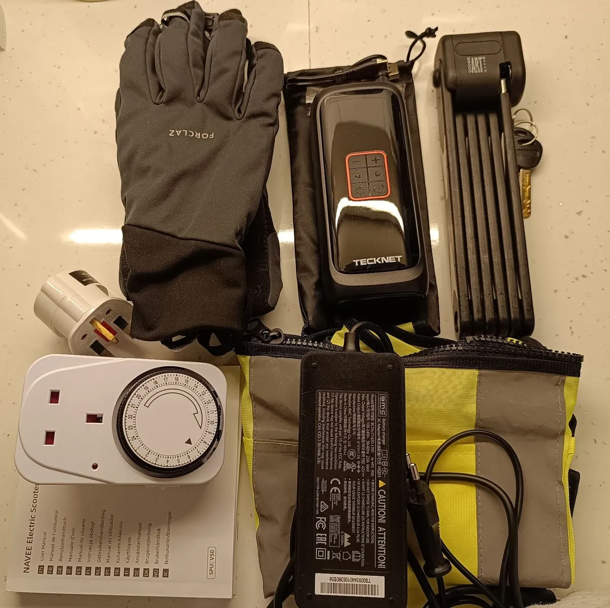 Navee V50 EScooter & Extras - Image 3