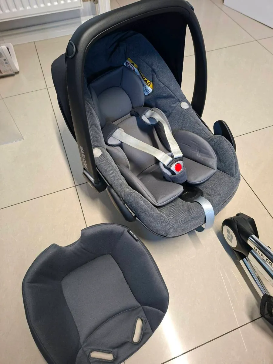 Maxi Cosi Travel System - Image 1