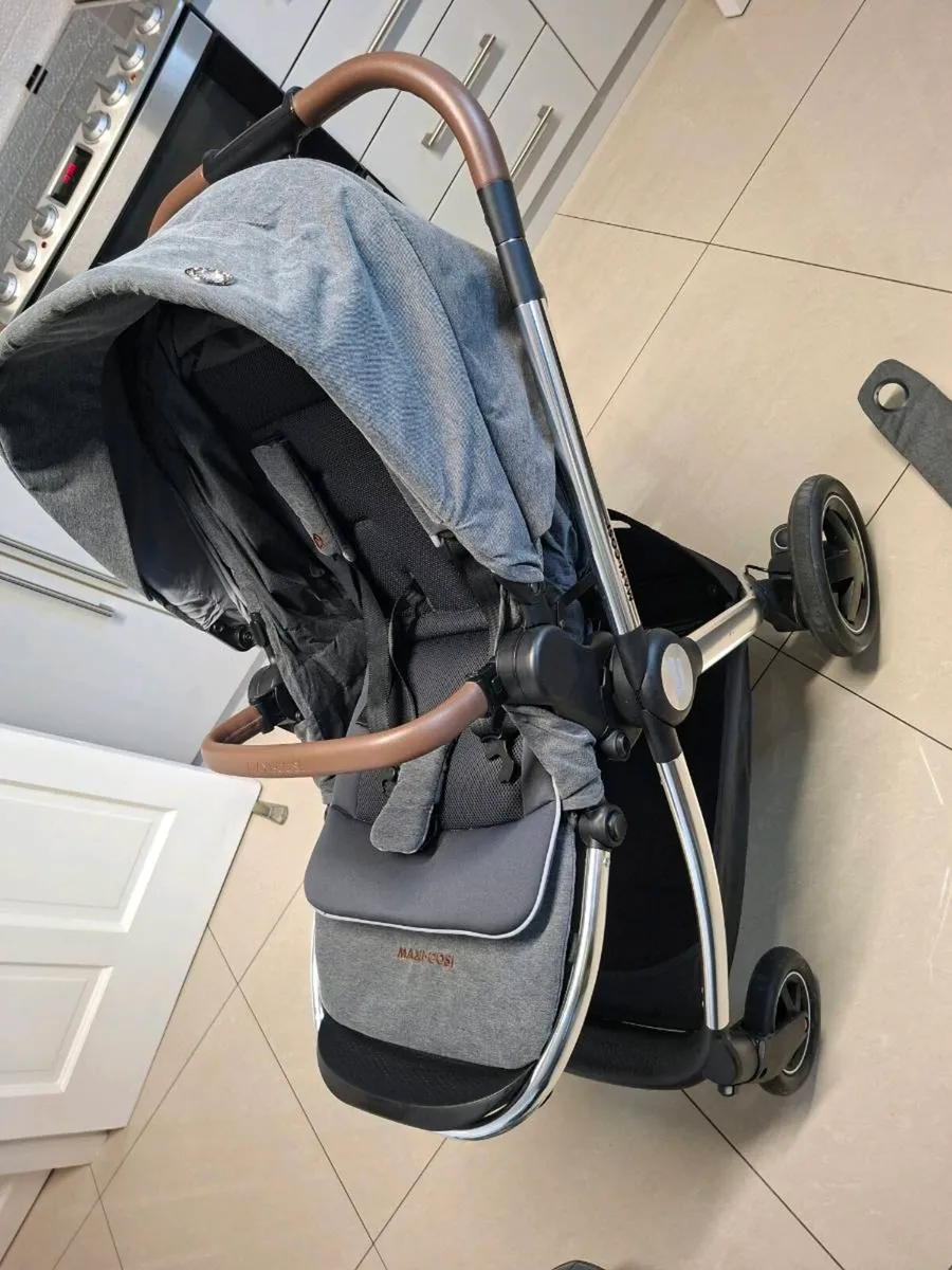 Maxi Cosi Travel System - Image 2