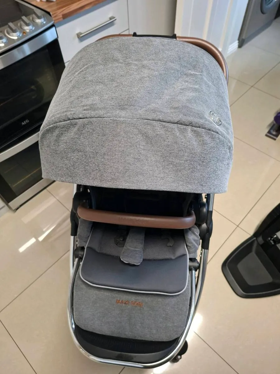 Maxi Cosi Travel System - Image 3