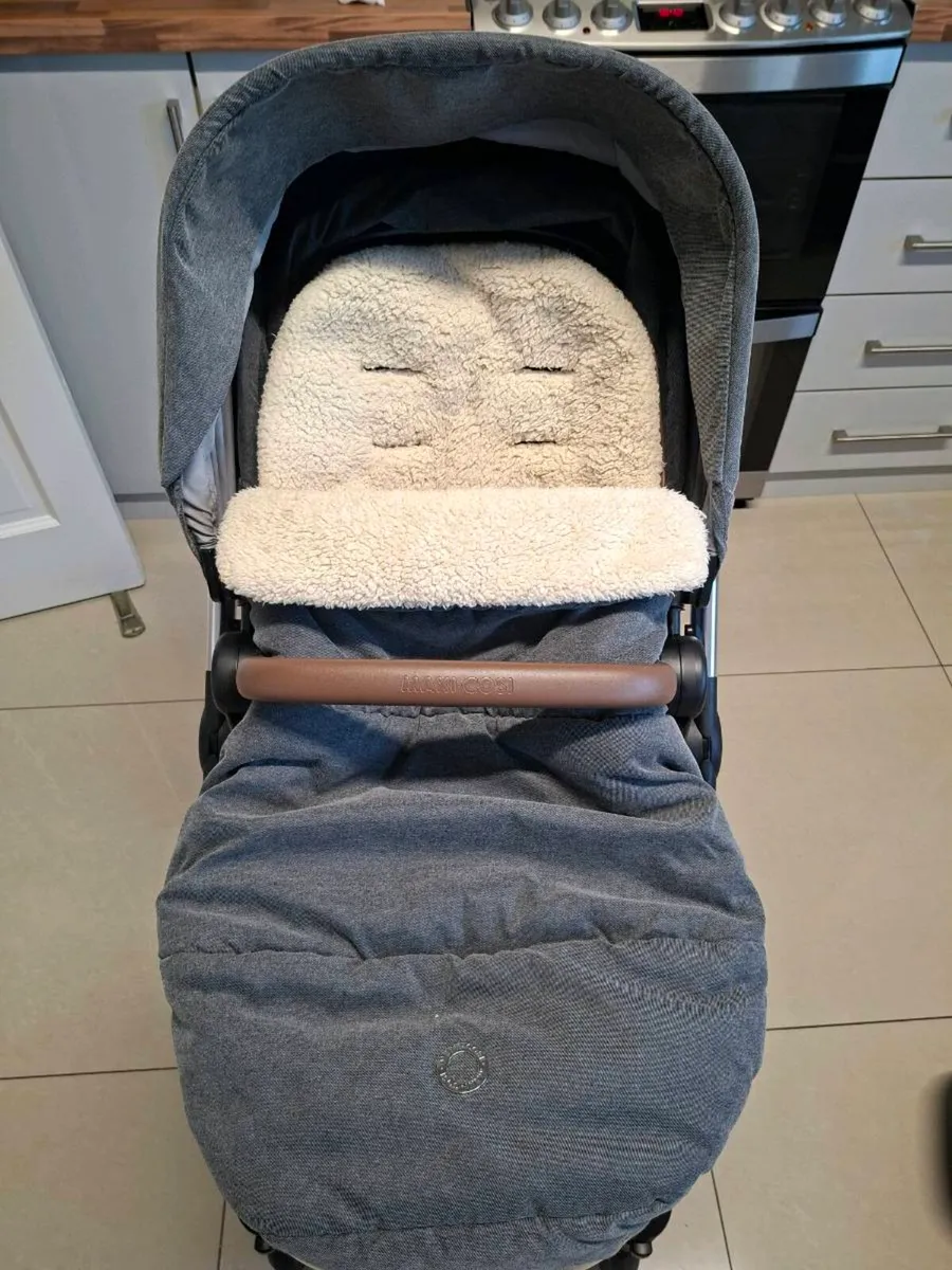 Maxi Cosi Travel System - Image 4