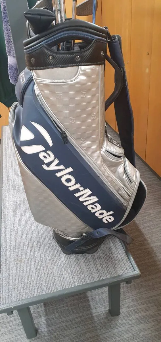 TAYLORMADE QI10 TOUR BAG - Image 1