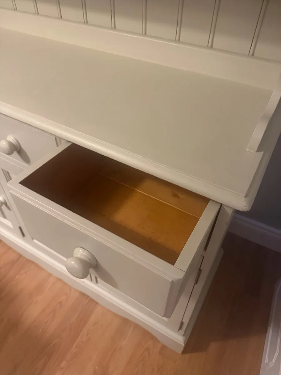 Dresser - Image 4