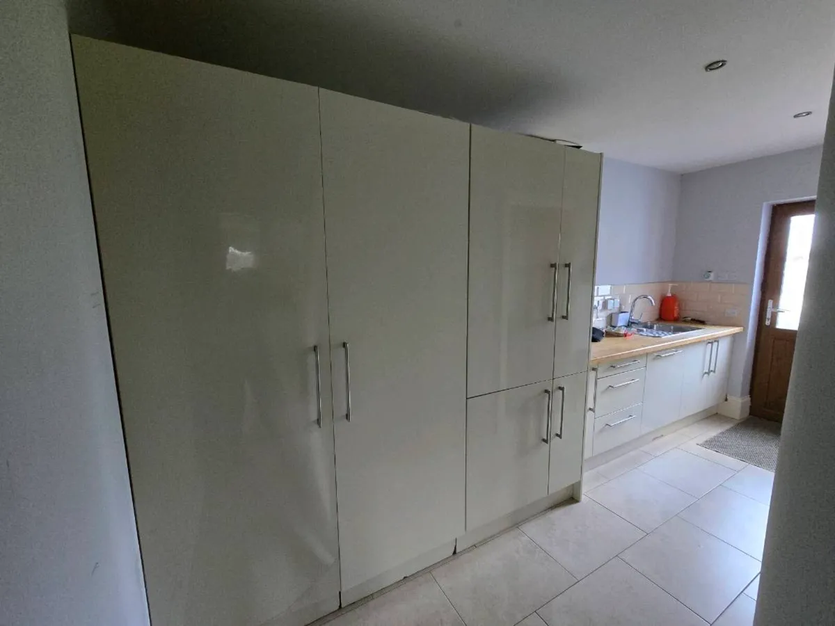 Utility cabinets - Image 2