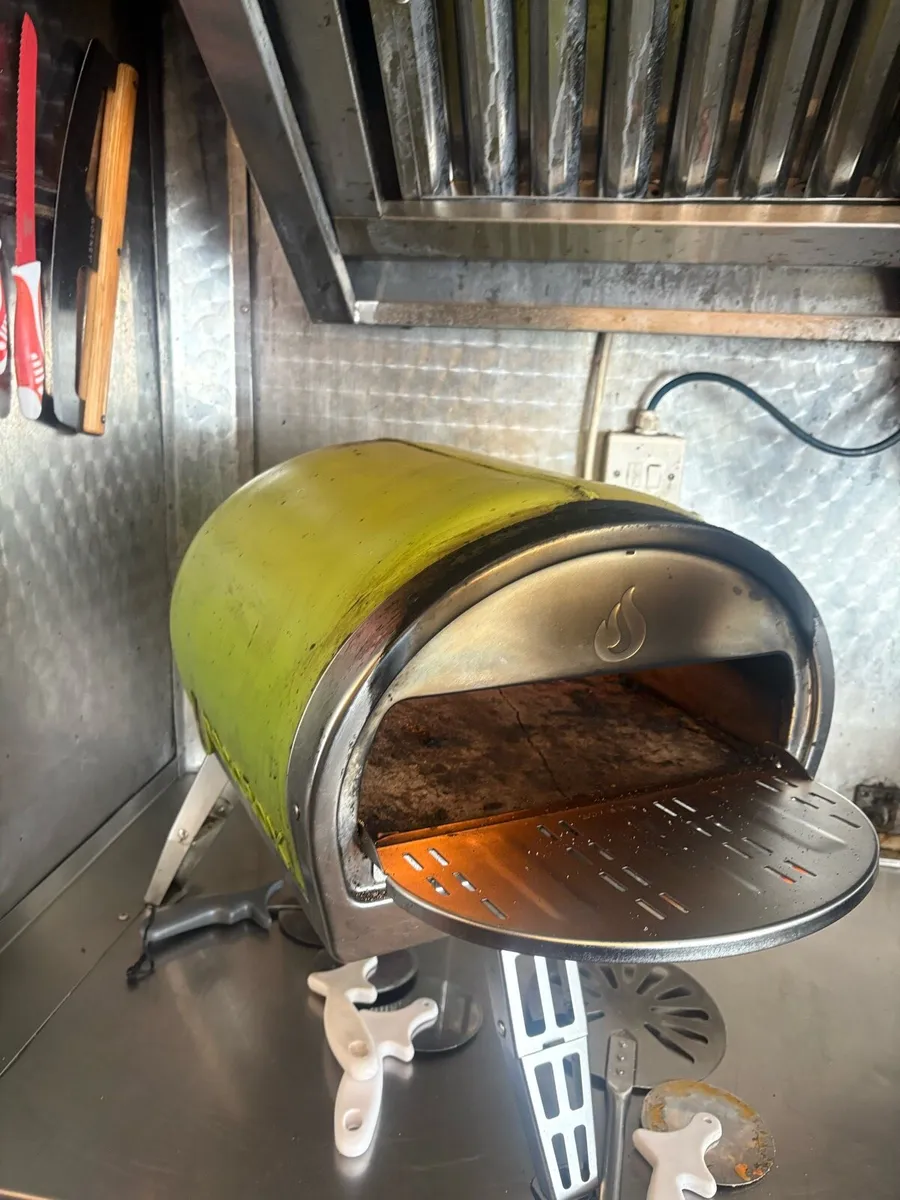 Food trailer with Pizza oven - Image 2