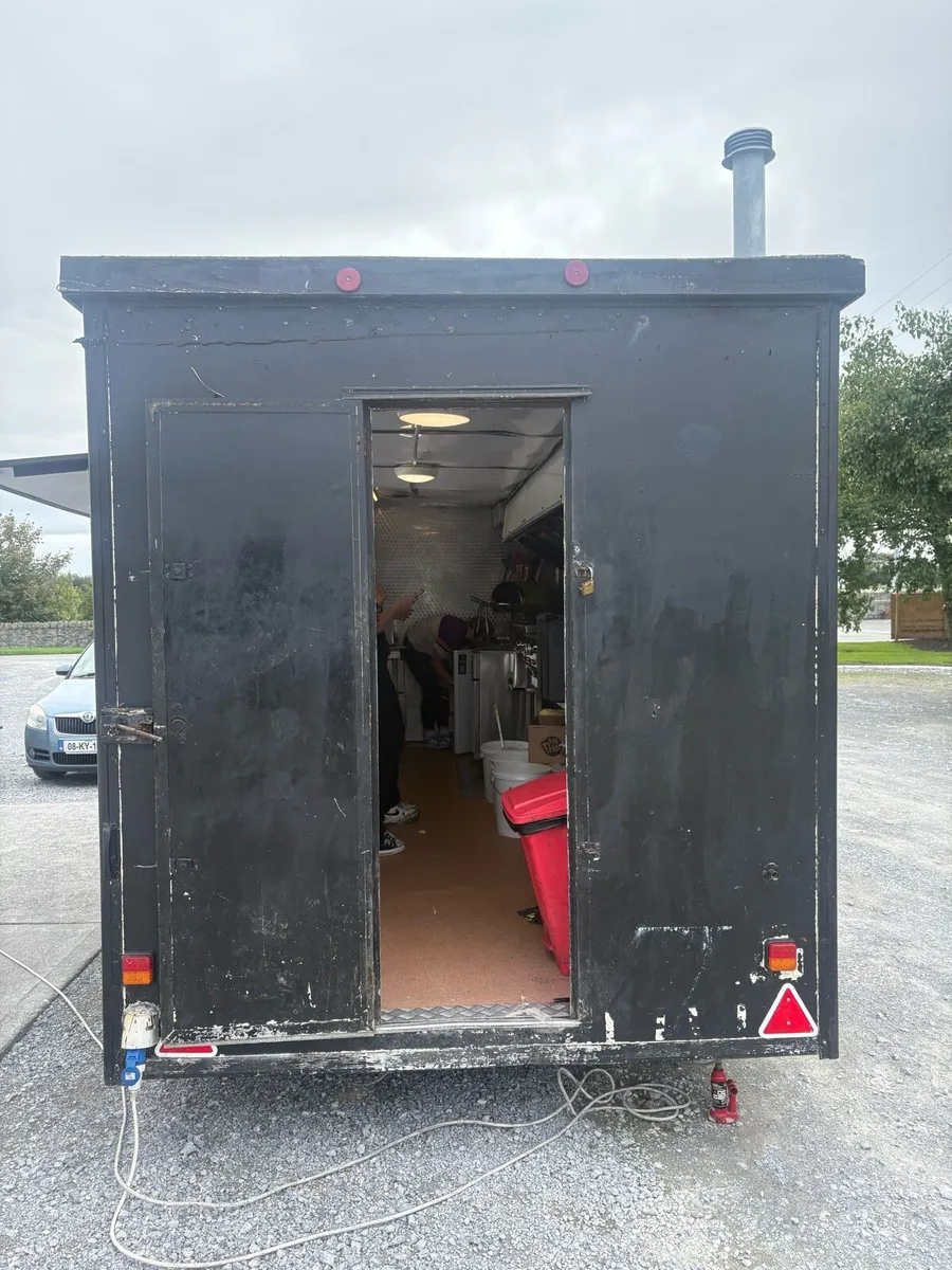 Food trailer with Pizza oven - Image 4
