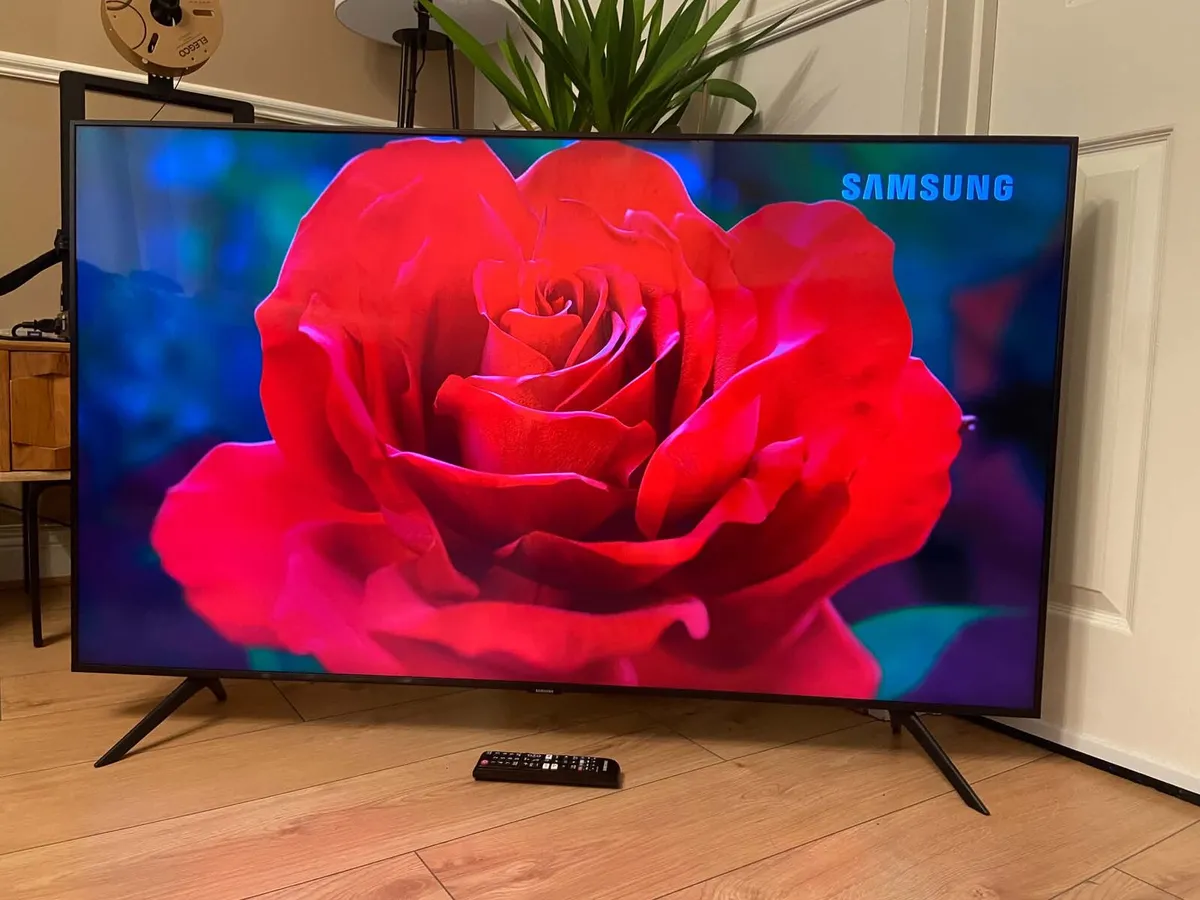 Samsung 55” 4K UHD Smart TV - Read description - Image 1