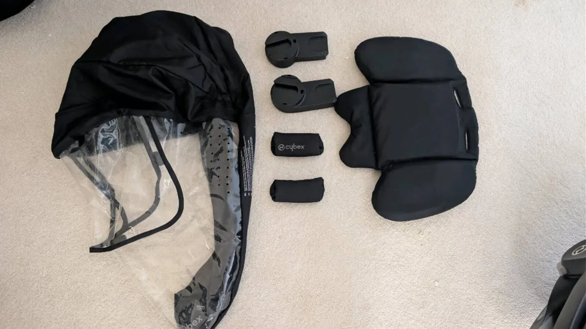 CYBEX I cloud car seat & base, plus carry cot - Image 2