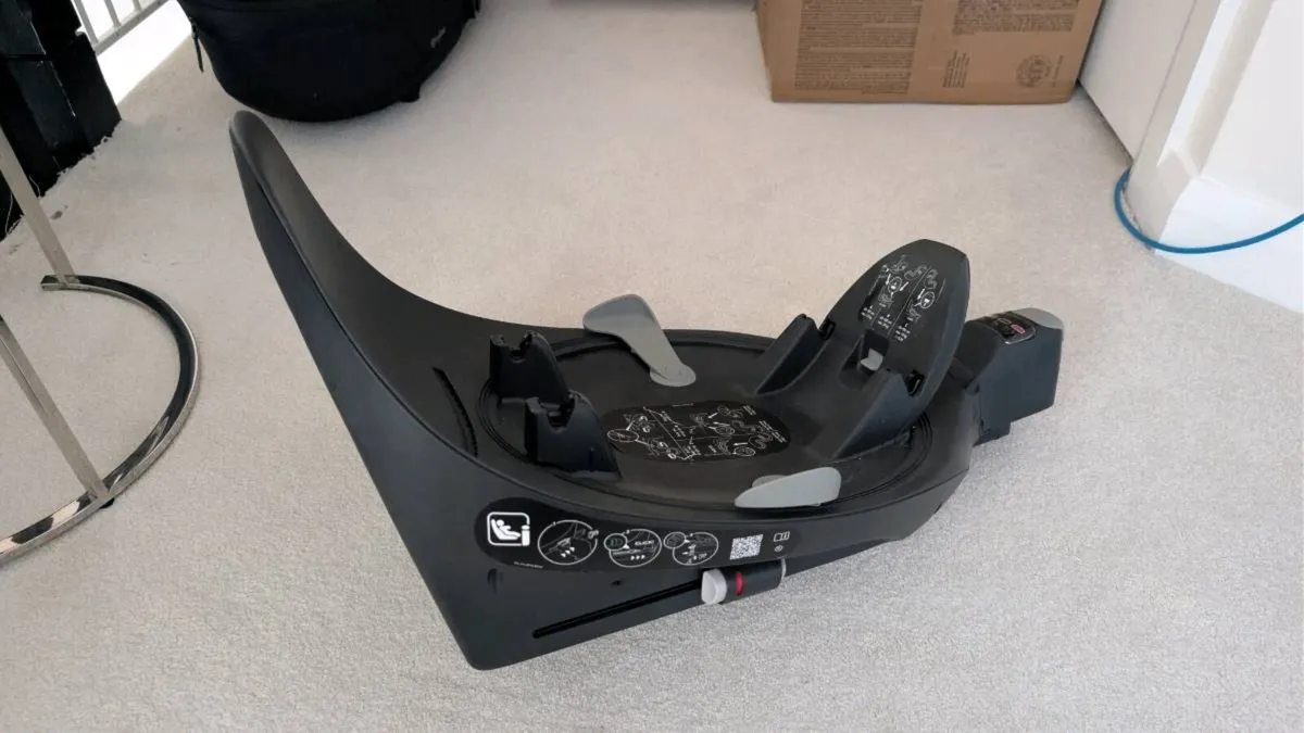 CYBEX I cloud car seat & base, plus carry cot - Image 3