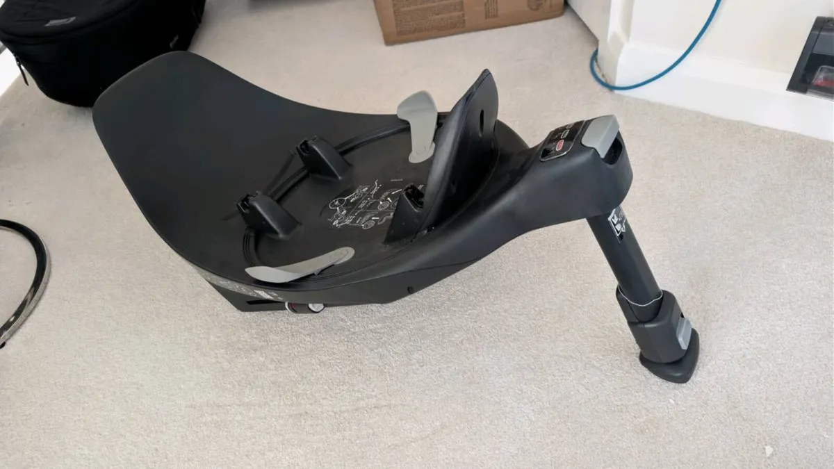 CYBEX I cloud car seat & base, plus carry cot - Image 4