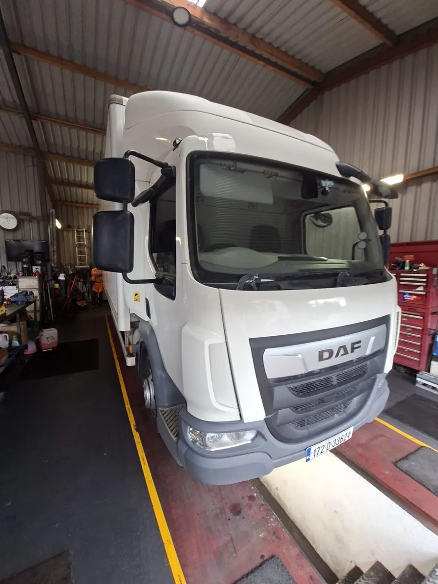 Daf lf 45 20 ft box & Tailift (Auto ) - Image 1